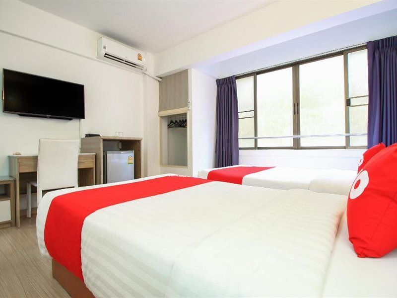 Crown Bts Nana Hotel Bangkok Esterno foto